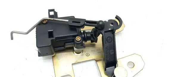 Volkswagen Touareg I Tailgate boot lock/latch motor 7L6827425