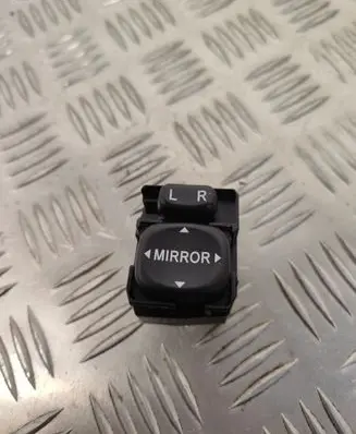 Toyota Corolla Verso AR10 Wing mirror switch 183574