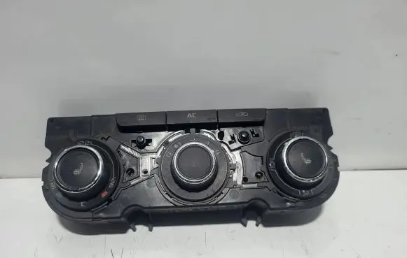 Skoda Octavia Mk2 (1Z) Climate control unit 3T0820047P