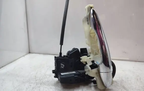 KIA Sportage Front door lock 813103U020