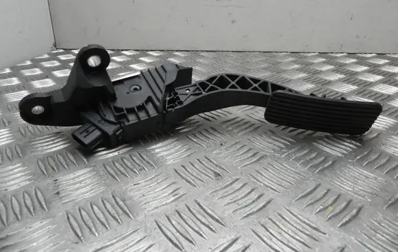 Hyundai Kona I Accelerator throttle pedal 00136810 T9210
