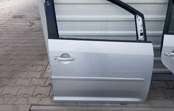 Volkswagen Touran II Front door
