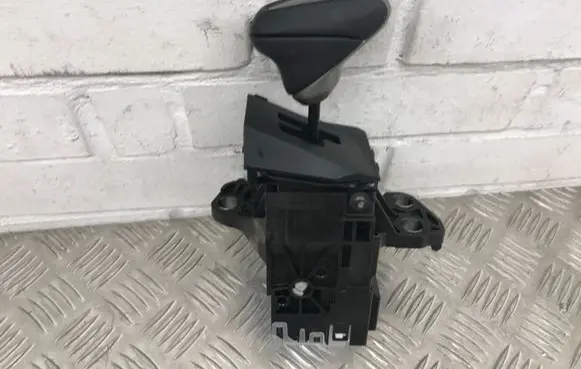 Lexus CT 200H Gear shifter/selector 8945147060