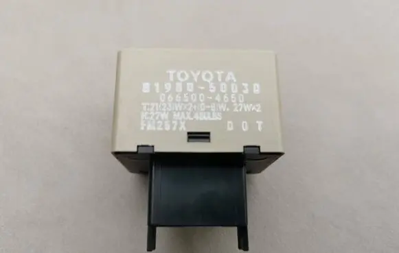 Toyota Avensis Verso Hazard warning light relay 8198050030 0665004650