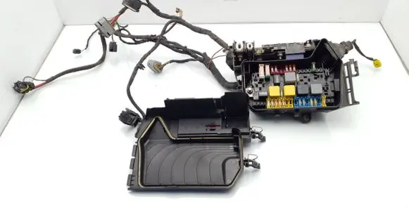 Mercedes-Benz A W176 Fuse box set A2465400182 A2465410905
