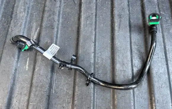 Volvo V60 Fuel injector supply line/pipe 32242694