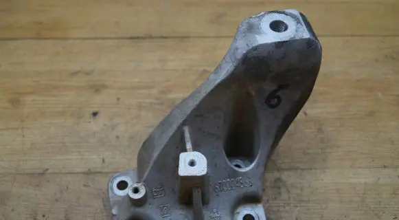 Maserati Ghibli Engine mounting bracket 670004866