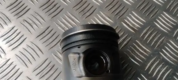 Peugeot 407 Piston ILVD3 5R8QAC