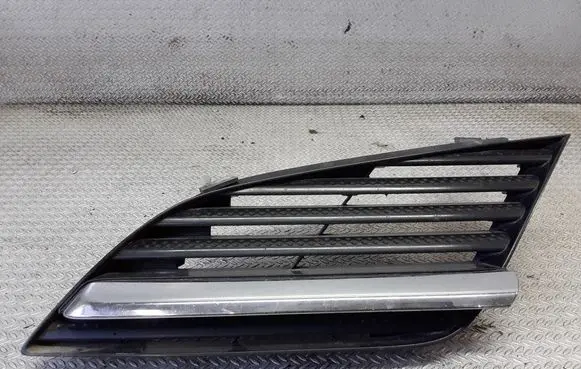 Nissan Primera Front bumper upper radiator grill 62330AU300
