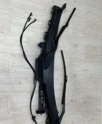 Mercedes-Benz GLS X166 Wiper trim A1668300028
