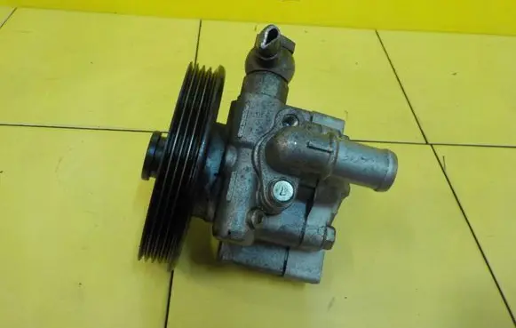 Opel Insignia A Power steering pump 13309333