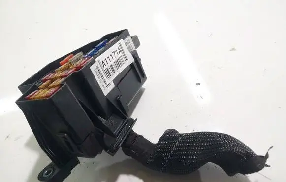 Volkswagen PASSAT B6 Fuse box set 