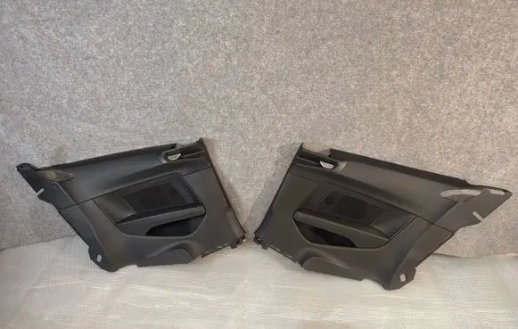 Audi A5 Coupe rear side trim panel 8w6868605 8w6868606