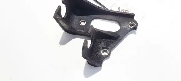 Toyota Corolla Verso AR10 Engine mounting bracket