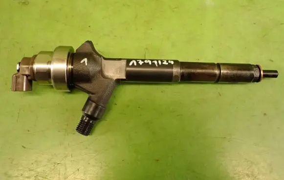 Opel Zafira B Fuel injector 8-97376270-1