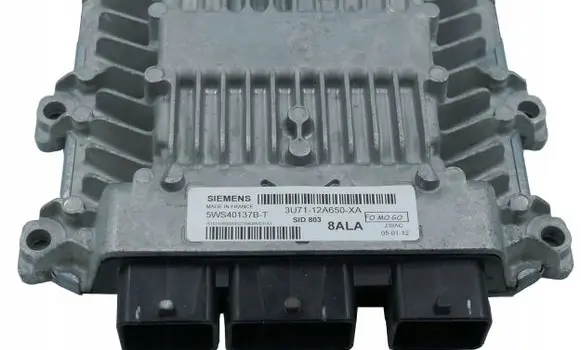 Ford Focus Engine control unit/module 3U7112A650XA 8ALA