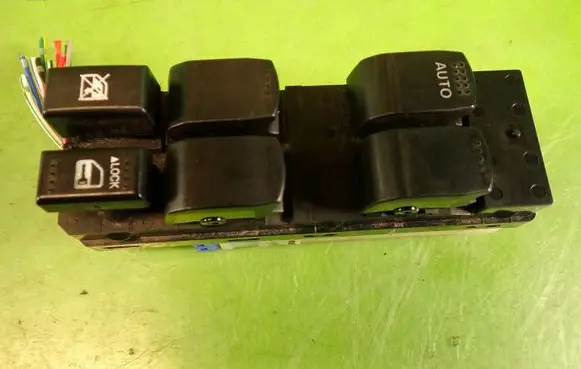 Suzuki SX4 Quarter vent window switch 64J203048T