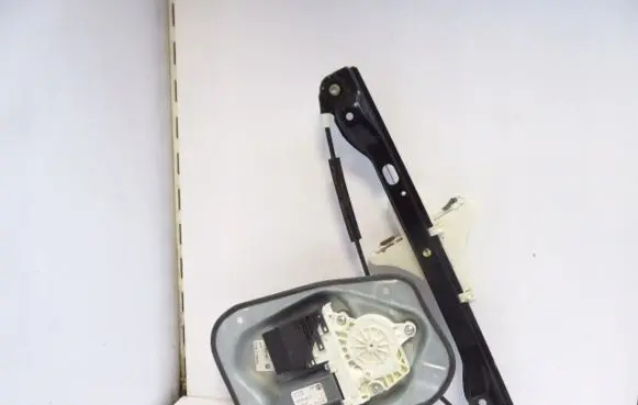 Volkswagen Jetta V Front door electric window regulator 