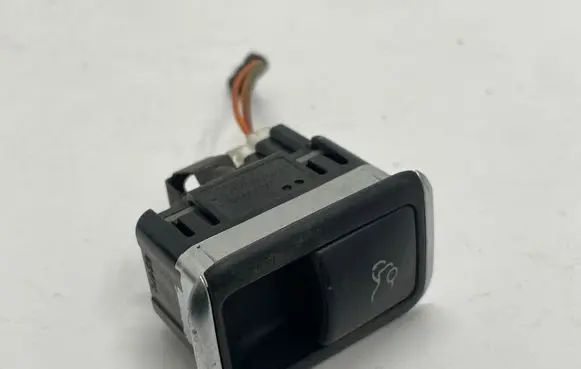 Mercedes-Benz C W204 Tailgate opening switch A2129059200