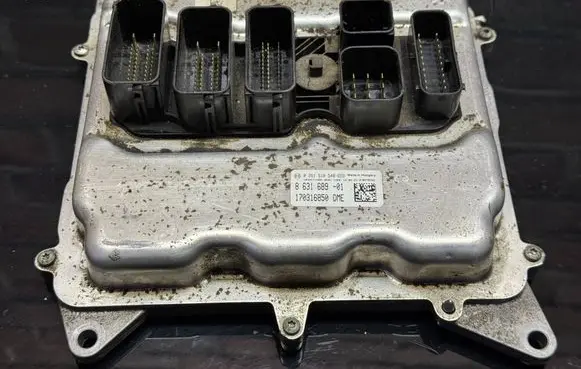 BMW 3 F30 F35 F31 Engine control unit/module 0261S10548 8631689 170316850
