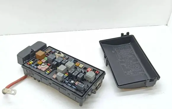 Opel Insignia A Fuse module 13222782