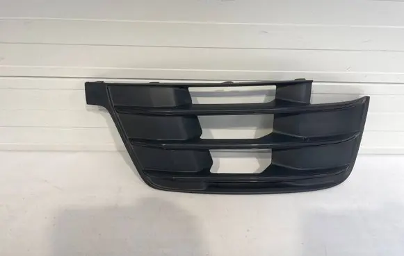 Audi Q7 4M Front bumper lower grill 4M0807682D