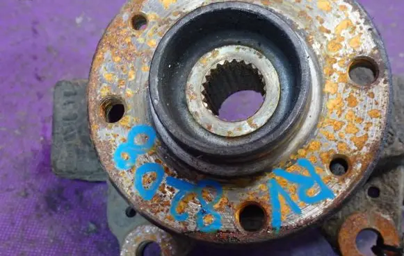 Renault Modus Front wheel hub spindle knuckle