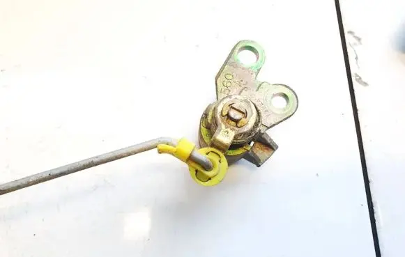 Toyota Yaris Front door lock (next to the handle) l560a