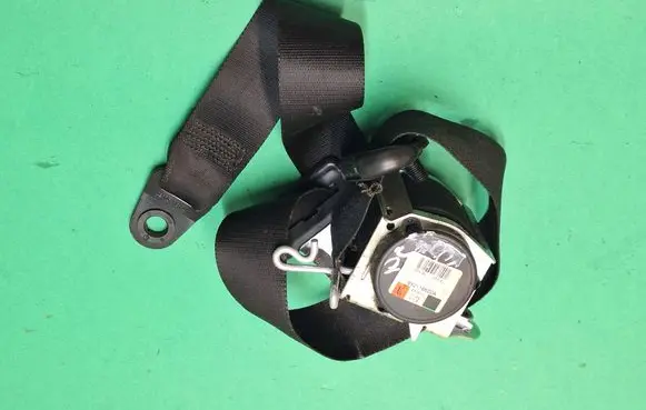 Ford Kuga I Front seatbelt 610116600a