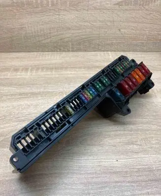 BMW 5 E39 Fuse module 15613290