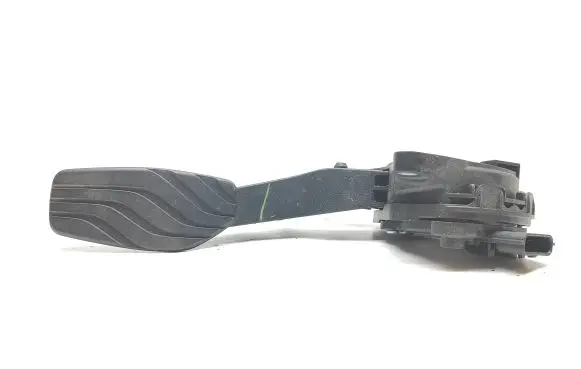 Accelerator throttle pedal