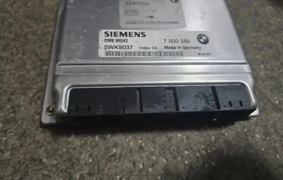 BMW 5 E39 Engine control unit/module 7500255 5WK9037 DMEMS42
