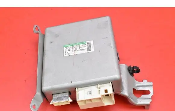 Toyota Avensis Verso Engine control unit/module ECU 89650-05100