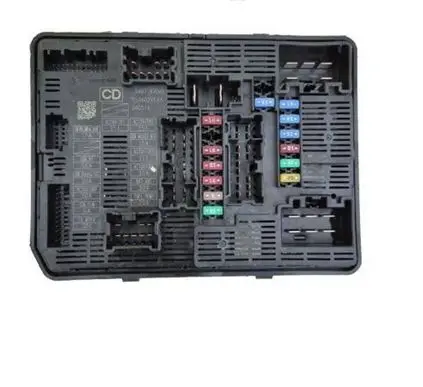 Renault Trafic III (X82) Fuse module 284B79704R R64602VE4A