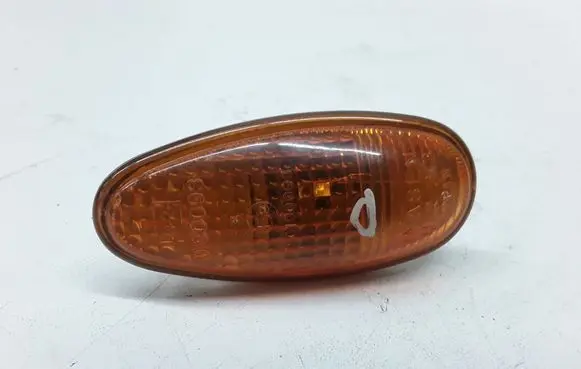 Mitsubishi Pajero Front fender indicator light