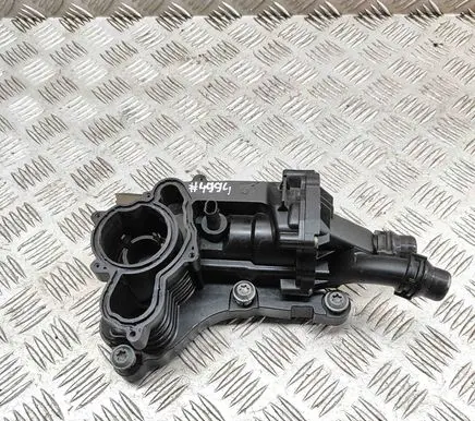Volkswagen PASSAT B8 Thermostat housing 05L121111Q