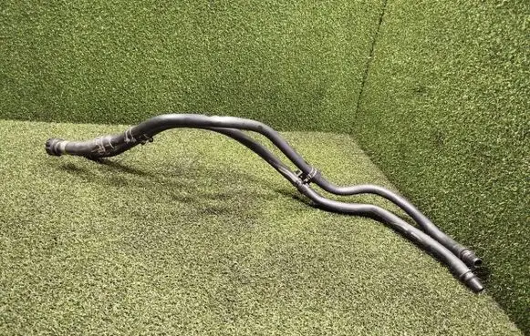 Engine coolant pipe/hose