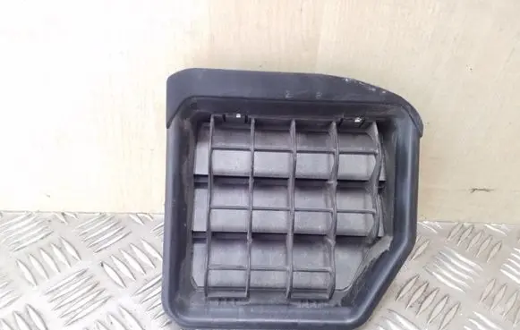 Volkswagen Golf Plus Quarter panel pressure vent 1K0819466A