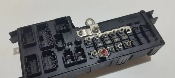Volvo XC90 Fuse module 518827019 8678449