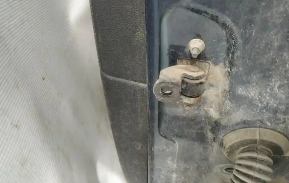 Ford Mondeo Mk III Rear door check strap stopper