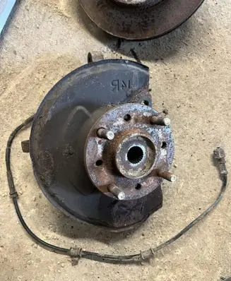 Mitsubishi Carisma Front wheel hub spindle knuckle