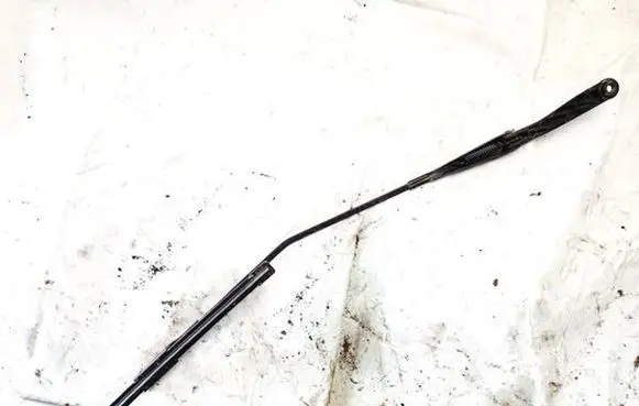 Front wiper blade arm
