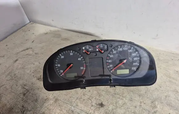 Volkswagen PASSAT B5 Speedometer (instrument cluster) 3B1919860c 883111245