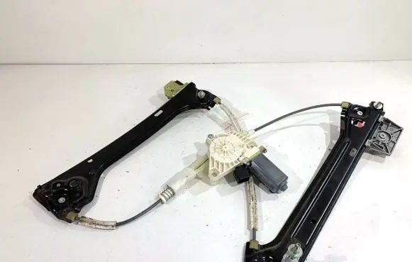 Mercedes-Benz CLA C117 X117 W117 Front door window regulator with motor 