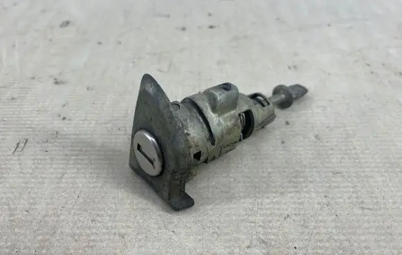Volkswagen PASSAT B6 Front door lock (next to the handle) 3C0837167 3C0837168