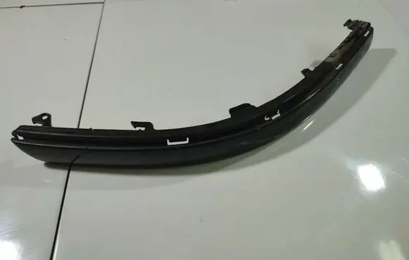 Volkswagen PASSAT B5.5 Front bumper splitter molding 3B0807656