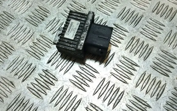 Renault Laguna III Glow plug pre-heat relay 110678071R