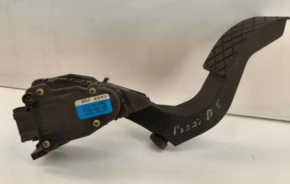 Volkswagen PASSAT B5 Accelerator throttle pedal 8D1723523G 6PV00777006