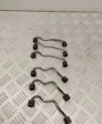 BMW 5 E60 E61 Fuel injector supply line/pipe 