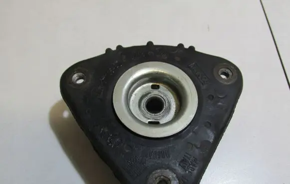 Ford C-MAX II Front shock absorber mounting bracket AV613K155AD